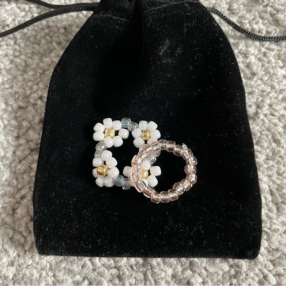 3/$25 Rose Gold Beaded Flower Ring Set - Picture 2 of 4